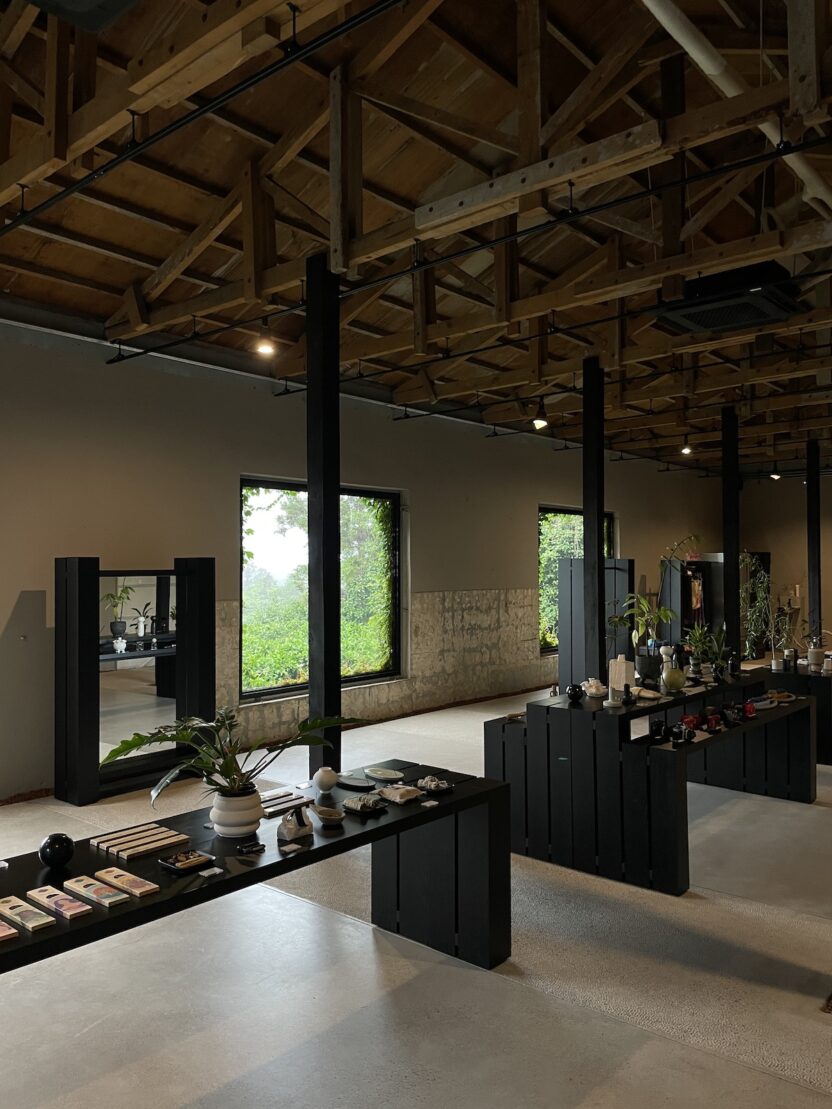 지구를 아끼는 마음으로 취향을 탐미하는 곳, 점 jeom 2 1