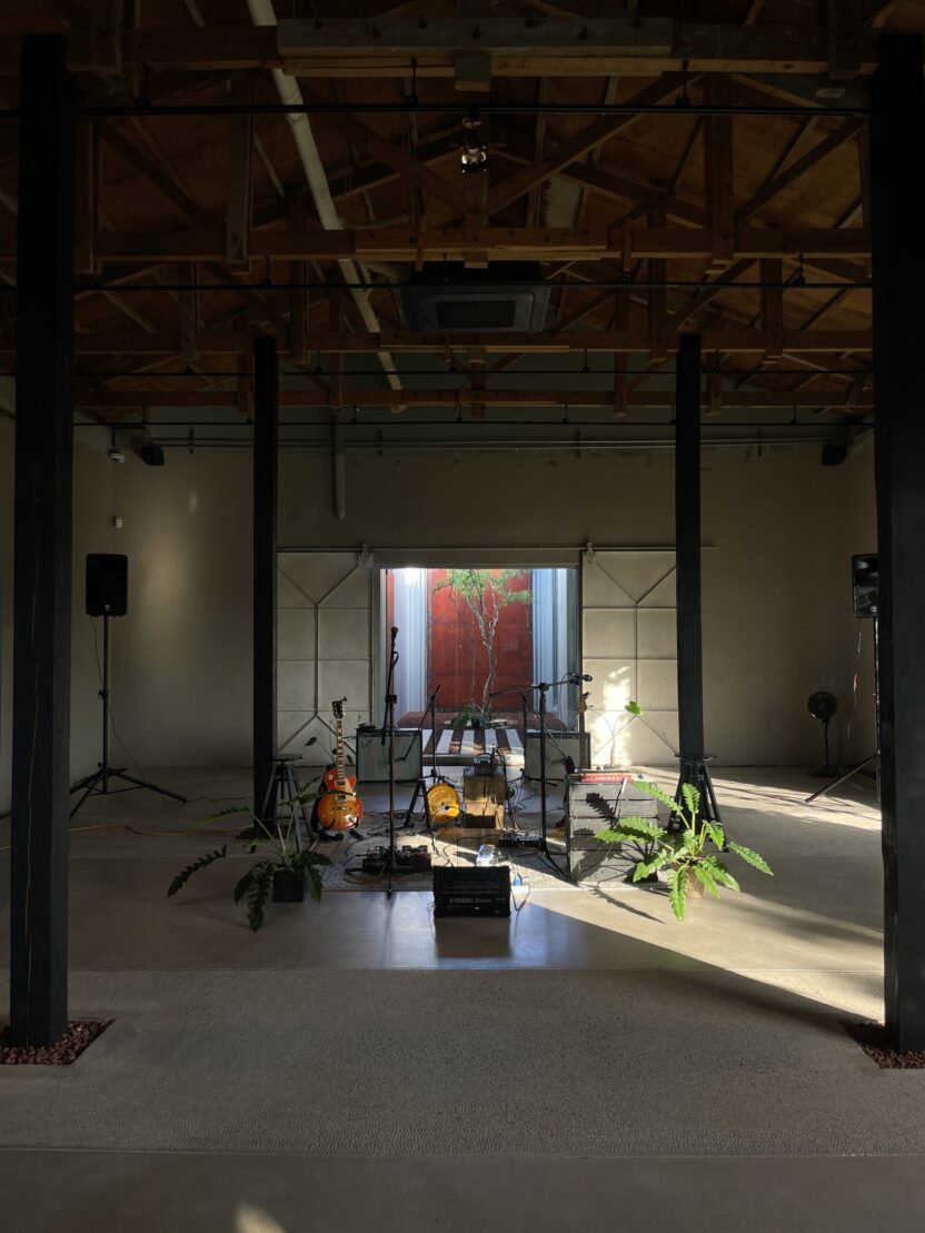 지구를 아끼는 마음으로 취향을 탐미하는 곳, 점 jeom 17 16