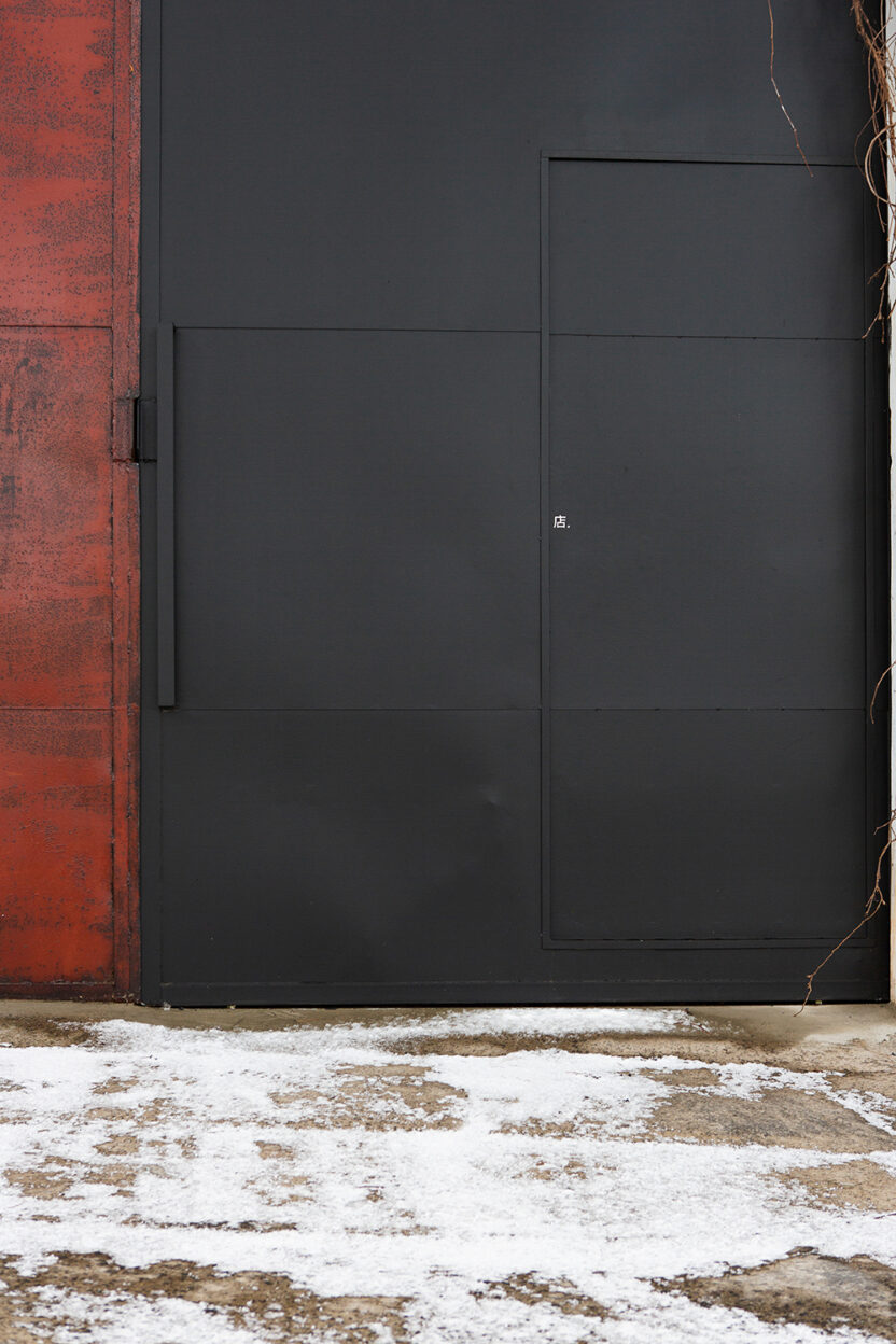 지구를 아끼는 마음으로 취향을 탐미하는 곳, 점 jeom 5 4 2