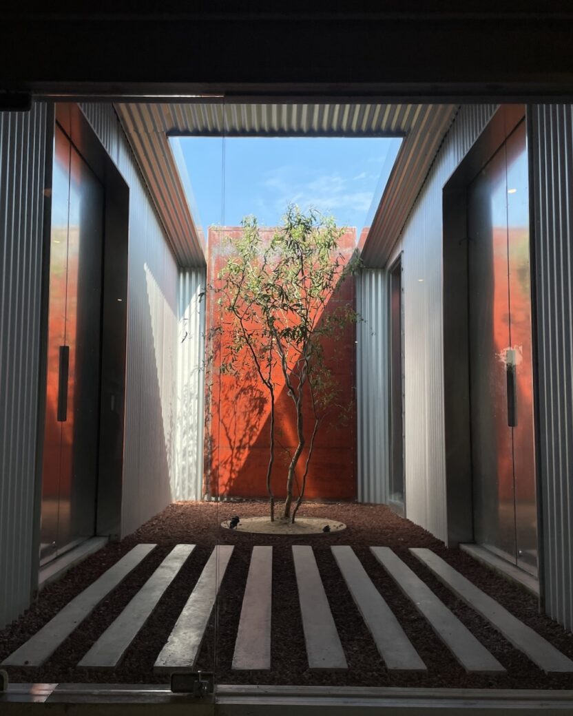 지구를 아끼는 마음으로 취향을 탐미하는 곳, 점 jeom 9 8