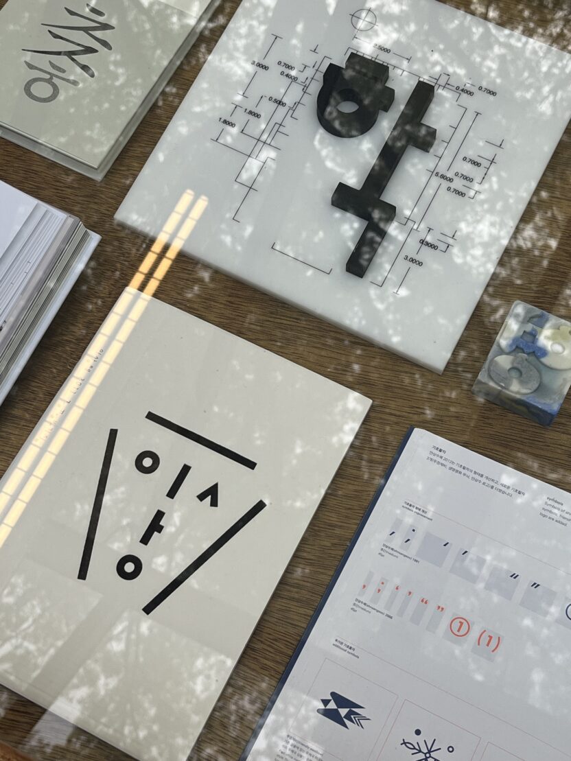 안그라픽스가 온실에 연 도서관 〈안쪽〉 6 KakaoTalk 20240417 200305231 02