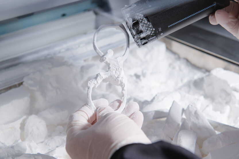 CES가 주목한 퍼스널 아이웨어, 브리즘 박형진 대표 6 breezm 안경 제작과정 연마5