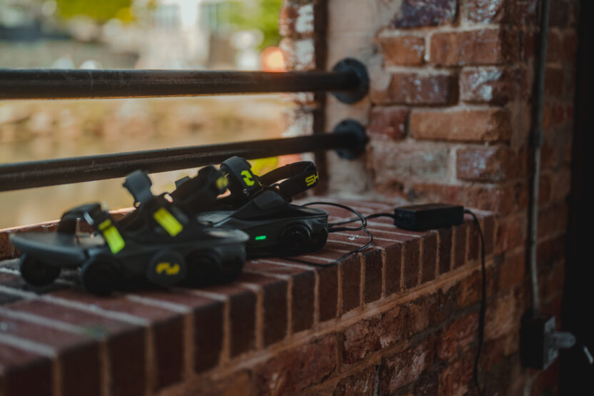 빵부터 나침반까지, AI를 입은 신제품 7 shift moonwalkers charging1