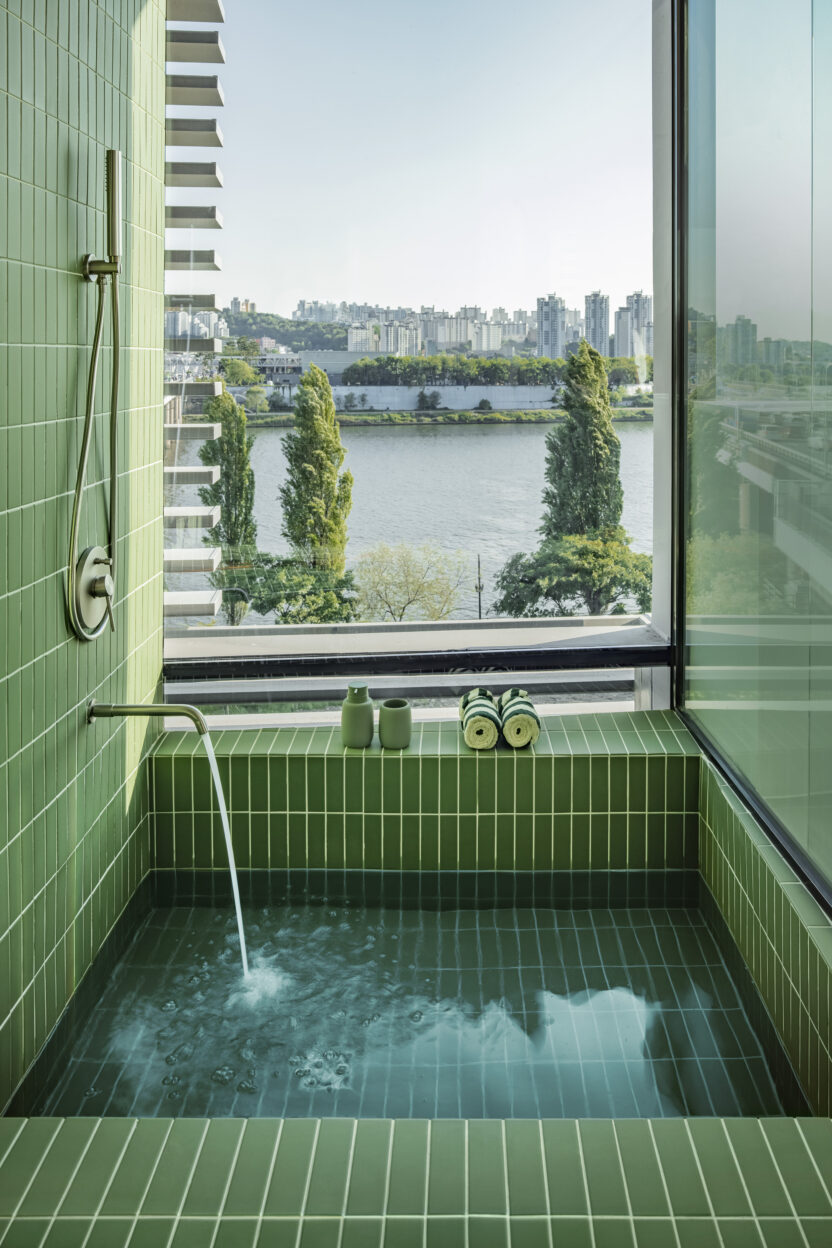 에어비앤비와 서울시의 만남, '스카이 스위트' 4 11 Sky Suite Airbnb Bathroom Credit Mind Details 1