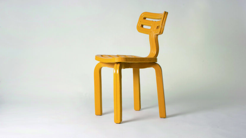 기계 팔 ‘파눅’과 함께 21세기 공예를 개척한다 디르크 판 데르 코이 (Dirk van der Kooij) 3 140128000006469 O