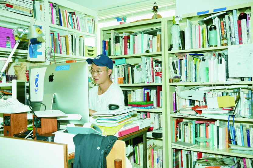 원칙 없이도 그럴듯한, 권위를 비트는 디자이너 김형진 1 170927000002162 O