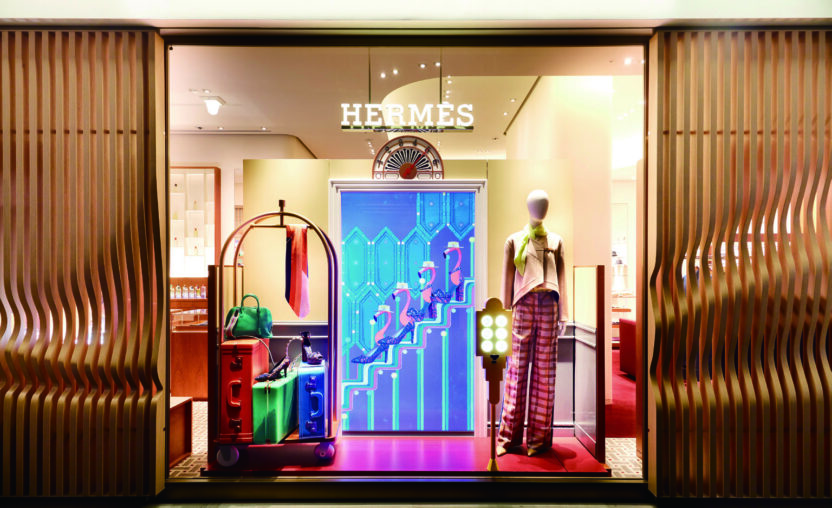 에르메스 윈도에 ‘마법의 샹글’ 호텔을 지은 잭슨홍 2 171226000001937 O