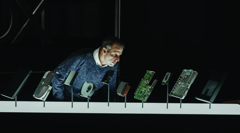 엑스박스의 새 얼굴을 디자인한 MS 시니어 디렉터, 니콜라스 덴헤즈 2 200424000002218 O