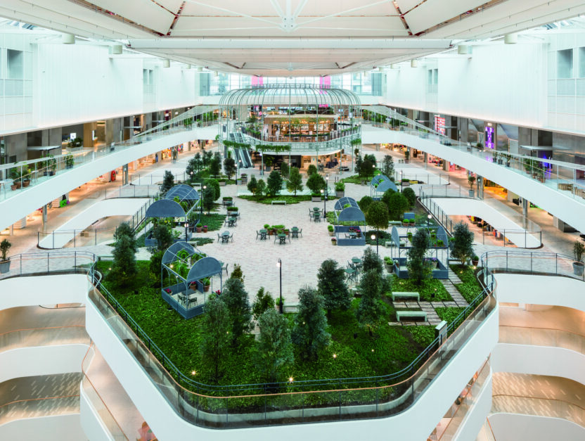 백 가지 콘텐츠를 큐레이션한 미래형 플래그십 스토어, 더현대 서울 1 210325000000489 O