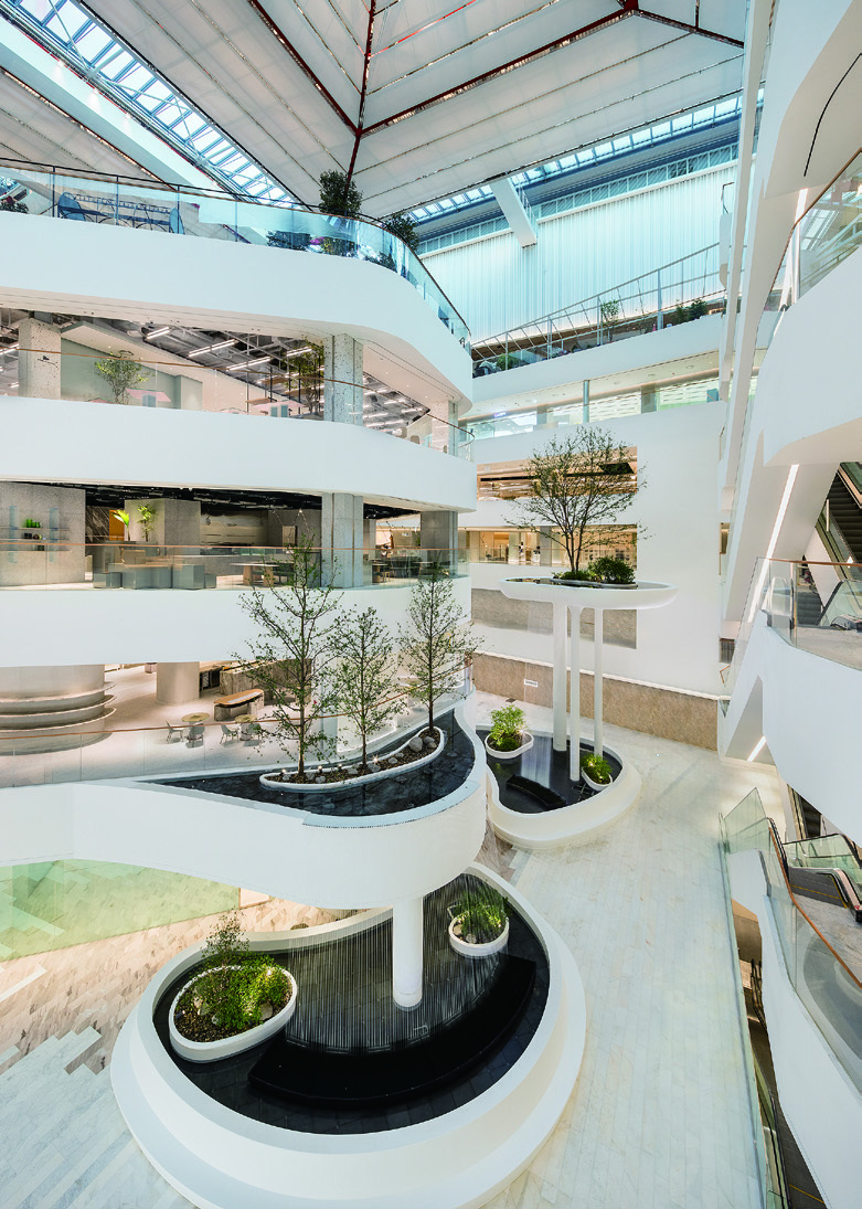 백 가지 콘텐츠를 큐레이션한 미래형 플래그십 스토어, 더현대 서울 3 210325000000491 O 2