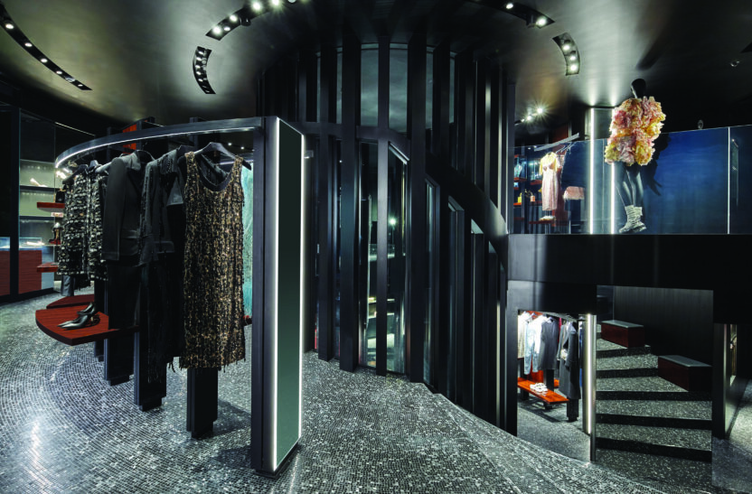 럭셔리 매장의 디자인 문법을 흔들다 돌체앤가바나 서울 스토어 1 210426000000265 O