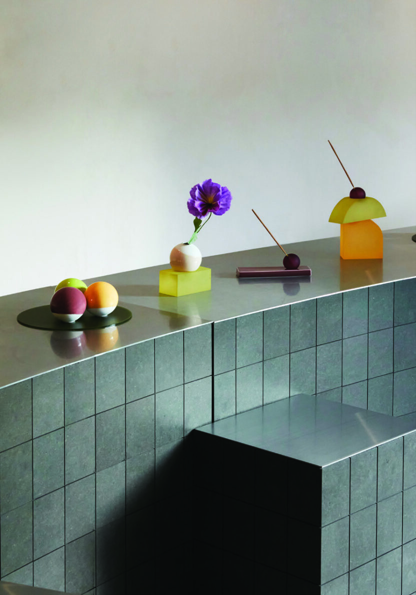 세라믹과 아크릴, 그 사이의 변주 오덴세 디자인 스튜디오 〈더 컴포지션〉전 4 211125000001276 O