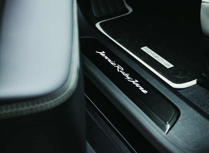 알렉산더 파비그 '포르쉐 개인화 및 클래식 부문' 부사장 3 221026000001084 O