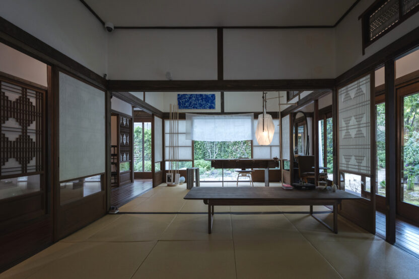 100년 가옥 오초량에서 만난 〈에디터갑의 집〉 25 4X5 8008