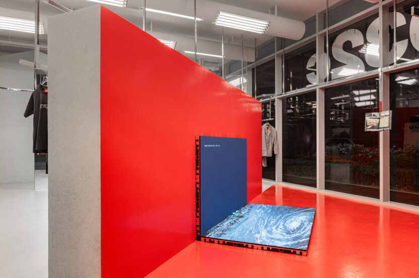 '032c'의 첫 글로벌 스토어, 서울에 상륙하다 6 577 04 Catastrophe Colours @ 032c gonzalezhaase 1920x1273 1