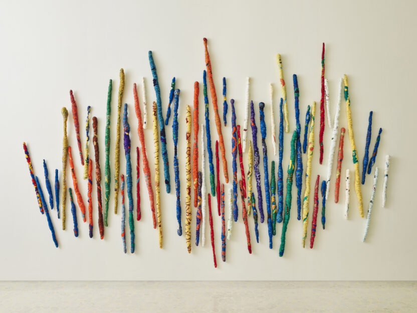에스파스 루이 비통 서울에 ‘착륙’한 셰일라 힉스 6 ELVS SHEILA HICKS BATONS DE PAROLE 1 복사