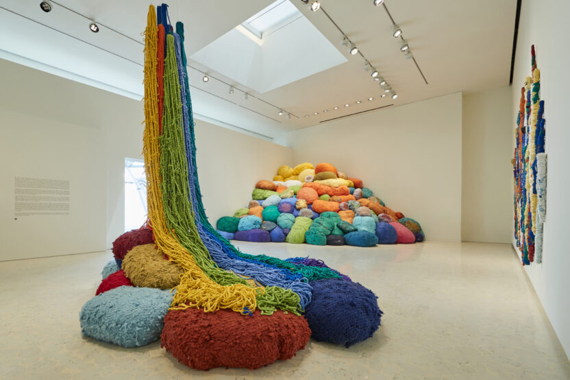 에스파스 루이 비통 서울에 ‘착륙’한 셰일라 힉스 1 ELVS SHEILA HICKS Exhibition view 1