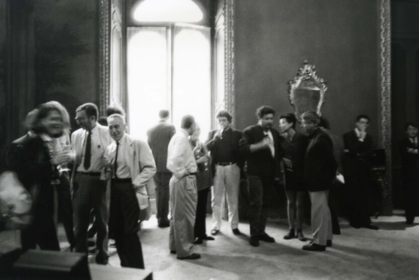 월간 〈디자인〉이 밀라노에서 주목한 전시 5 6 Flos at Palazzo Visconti ©Maria Mulas 1988 1 1