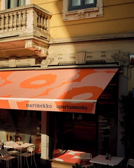 밀라노 도심을 아름답게 물들인 F&B 팝업 4 8 marimekko bar unikko milan design week dezeen 2364 col 3 852x1065 1