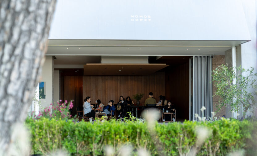 부산을 찾는 이유가 된 브랜드, 모모스커피 이현기 대표 10 마린시티 매장 전경 4