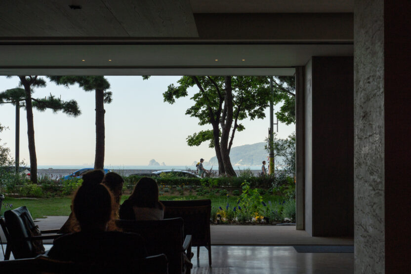 부산을 찾는 이유가 된 브랜드, 모모스커피 이현기 대표 3 마린시티 실내 전경 3