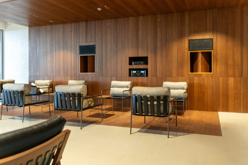 부산을 찾는 이유가 된 브랜드, 모모스커피 이현기 대표 12 마린시티 실내 전경 4