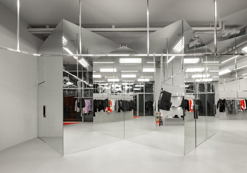 '032c'의 첫 글로벌 스토어, 서울에 상륙하다 7 무신사 트레이딩 사진자료 032c 갤러리 서울 사진 7 min