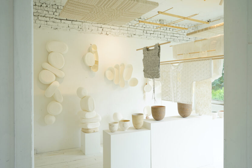 서촌으로 떠나는 소박한 공예 여행, 서촌공예언덕 2 엄윤나 백미 가변설치01