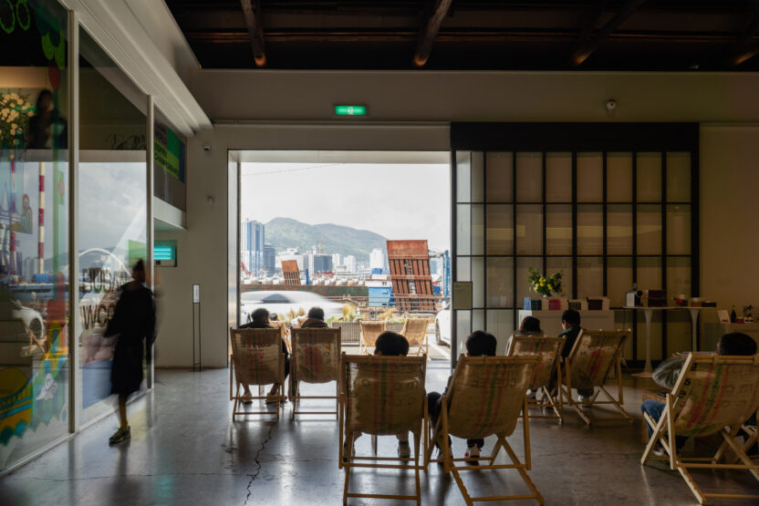 부산을 찾는 이유가 된 브랜드, 모모스커피 이현기 대표 20 영도 메인홀 2