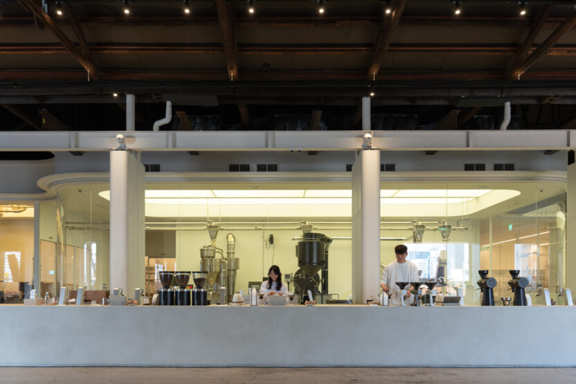 부산을 찾는 이유가 된 브랜드, 모모스커피 이현기 대표 15 영도 커피바