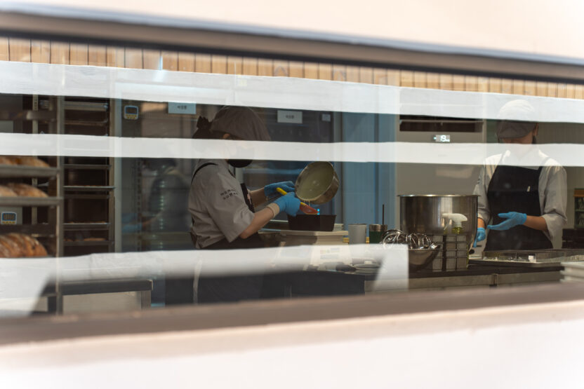 부산을 찾는 이유가 된 브랜드, 모모스커피 이현기 대표 14 온천장 베이커리실