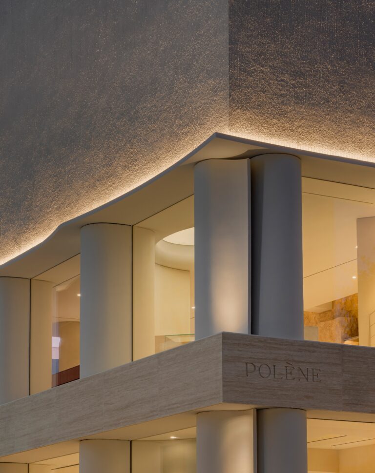 가죽에서 영감 받은 공간 디자인, 폴렌느 플래그십 스토어