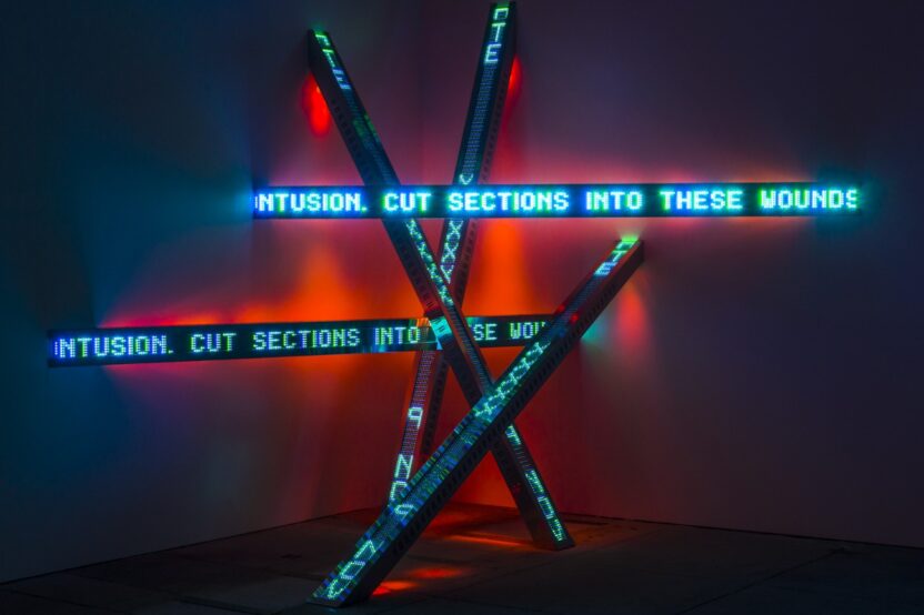 세계에서 가장 긴 LED 디스플레이 작품? 12 12 1