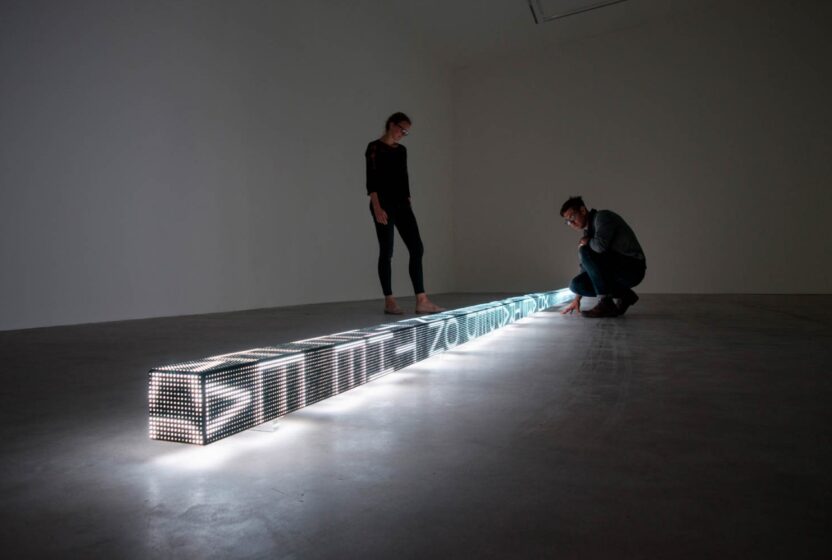 세계에서 가장 긴 LED 디스플레이 작품? 13 13 1