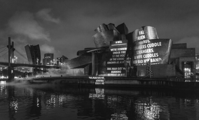 세계에서 가장 긴 LED 디스플레이 작품? 16 16 1