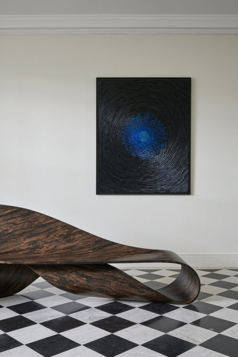 아트 파리 2024 이모저모 19 16 Pierre Renart Meridienne Wave en Ziricote Julien Vermeulen Black Argos