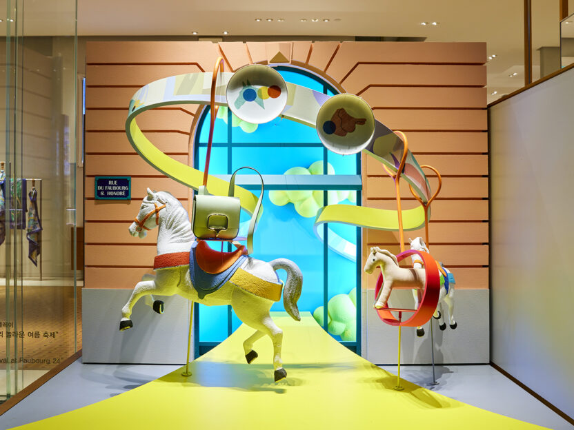 메종 에르메스 도산 파크 여름 윈도 디스플레이 2 2024 여름 메종 에르메스 도산 파크 윈도 디스플레이 잭슨홍 사진 김상태 6