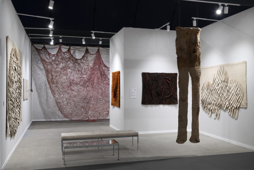 아트 파리 2024 이모저모 3 5 Galerie Richard Saltoun. ©Art Paris 2024 Marc Domage