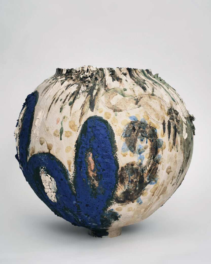 아트 파리 2024 이모저모 7 B. Untitled 2024 Jane Yang dHaene Sculpture Stoneware Porcelain Glaz
