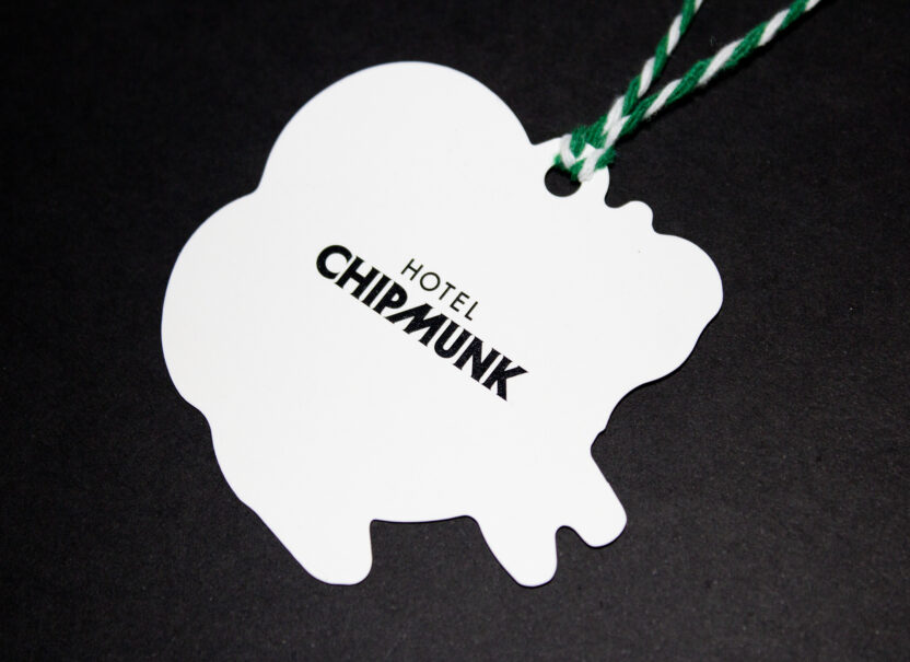 칩멍크 호텔 브랜드 아이덴티티 디자인 프로젝트 5 Chipmunk Identity 02 Applications Tag 1 1