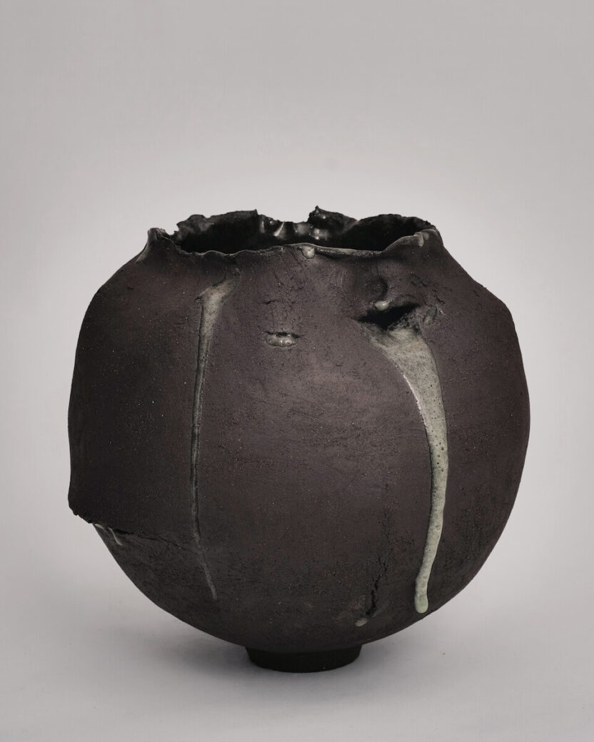 아트 파리 2024 이모저모 9 D. Untitled 2024 Jane Yang dHaene Sculpture Stoneware Glaze. Courtesy