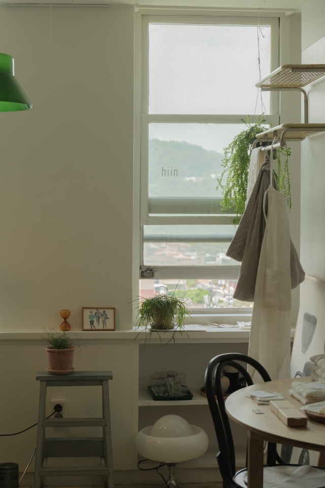 흰(hiin), 남편이 만든 나무 도구와 아내가 만든 흰 물건들 12 KakaoTalk 20240613 180447107 03