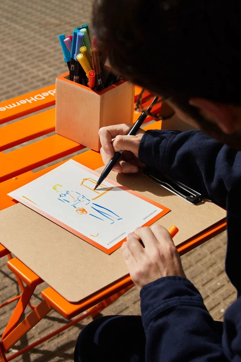 자라 카페? 에르메스 신문 가판대? 스페인 'Wozere Studio' 20 Kiosque Hermes 17abril 0016 e64dec3b7e