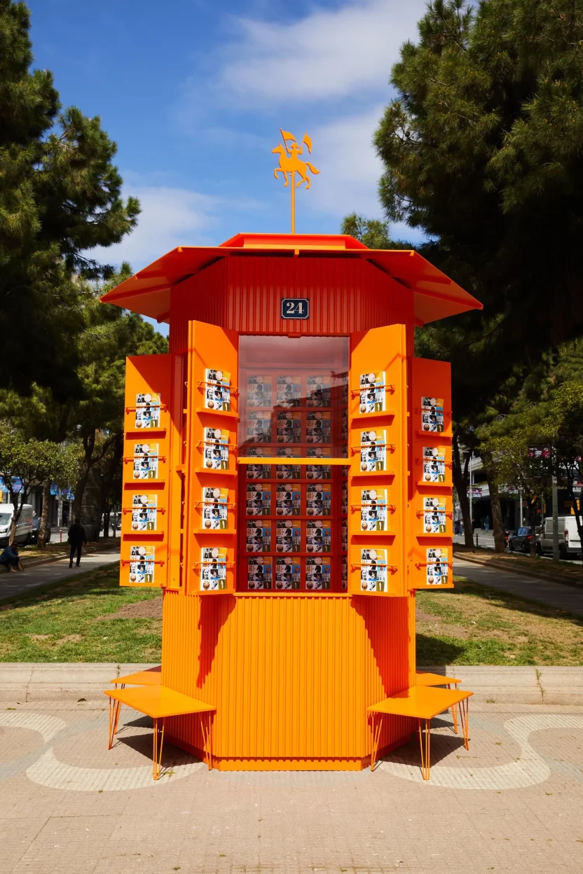 자라 카페? 에르메스 신문 가판대? 스페인 'Wozere Studio' 17 Kiosque Hermes 17abril 0838 203251ba88