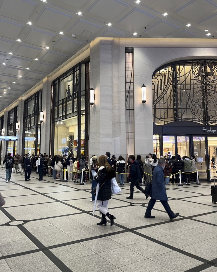 한국 옷 사러 오픈런? 세계를 홀린 K패션 열풍 3 이미지2 마뗑킴 일본 오사카 팝업스토어 오픈런