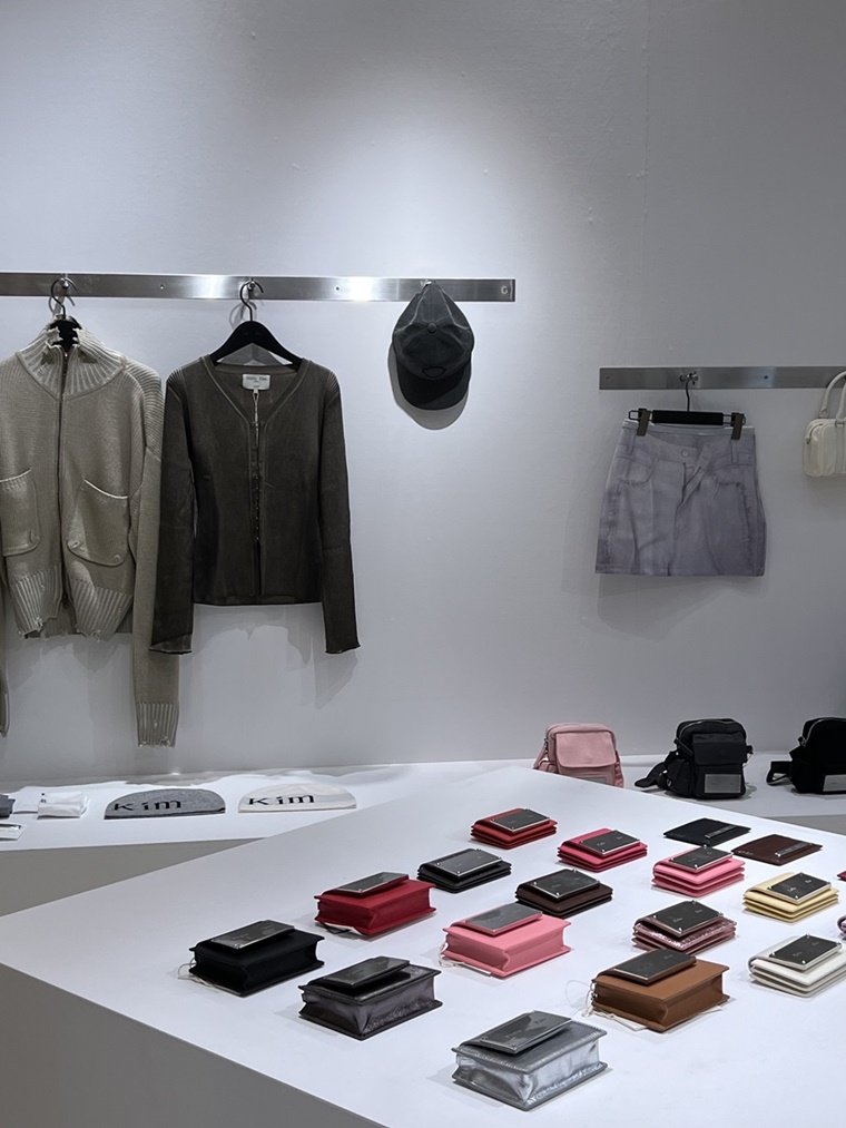 한국 옷 사러 오픈런? 세계를 홀린 K패션 열풍 4 이미지3 마뗑킴 일본 오사카 팝업스토어 내부