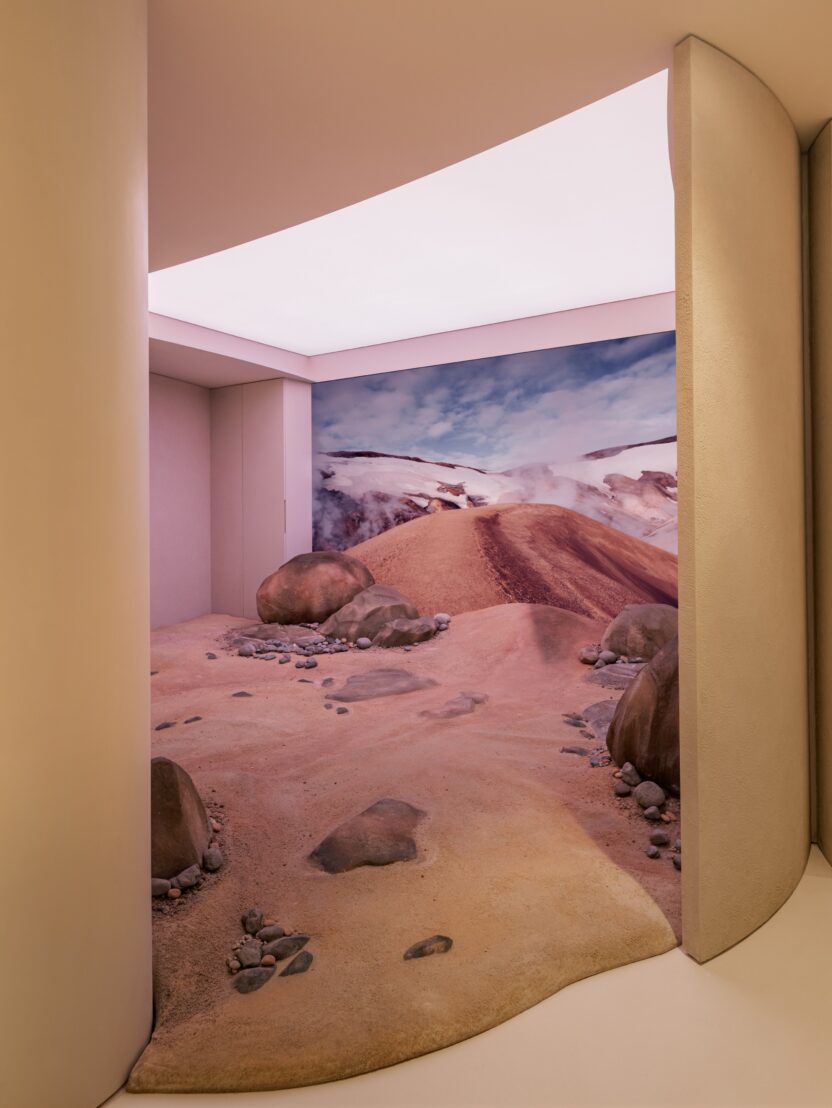 가죽에서 영감 받은 공간 디자인, 폴렌느 플래그십 스토어 4 폴렌느Polene 국내 최초 매장 가로수길에 새롭게 오픈… 가죽에서 영감 받은 공간 ‘눈길5