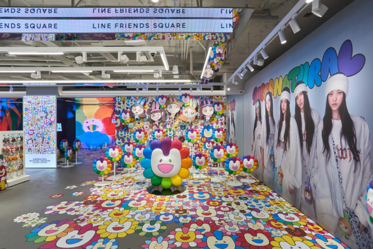 케이팝과 팝아트의 성공적인 랑데부, 뉴진스 x 무라카미 다카시 26 케이팝과 팝아트의 성공적인 랑데부, 뉴진스 x 무라카미 다카시