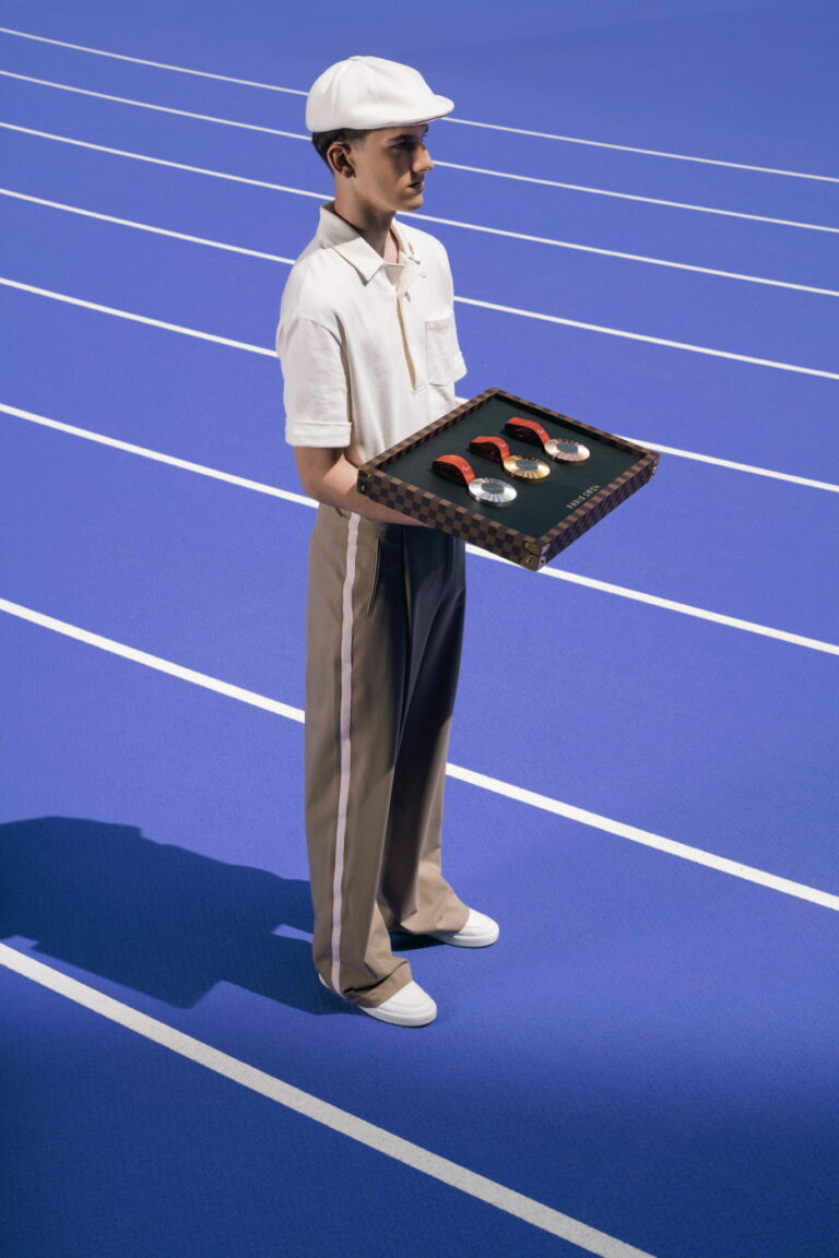 루이비통의 장인정신 담은 2024 파리 올림픽 메달 트레이 20 루이비통의 장인정신 담은 2024 파리 올림픽 메달 트레이