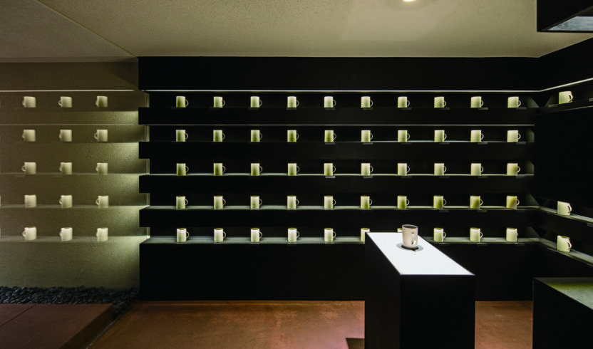 더퍼스트펭귄 The First Penguin - 2 5 200103000000193 O